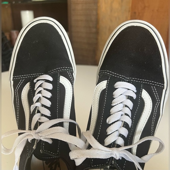 Like New! Vans Black and White Old Skool Sneakers casual OG skater surfer 70s - Picture 2 of 6